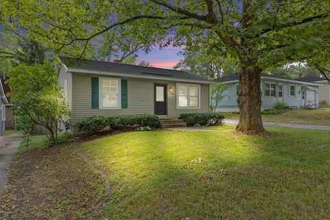 3886 Vineyard Avenue NE, Grand Rapids, MI 49507