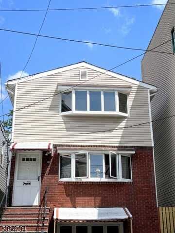 10 Roosevelt Ter, Irvington, NJ 07111