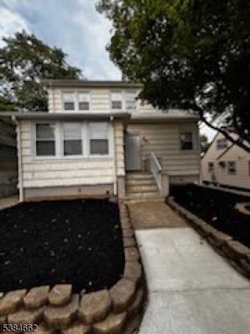 757 Ray Ave, Ridgefield Boro, NJ 07657