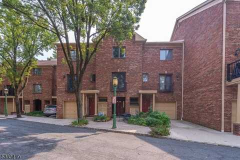 16 Mews Ln, South Orange, NJ 07079