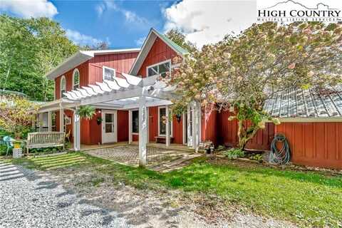 2209 Sugar Mountain 2 Road, Newland, NC 28657