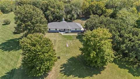 2211 Lakeview Drive, Paola, KS 66071