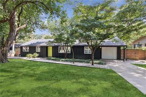 7657 Colonial Drive, Prairie Village, KS 66208