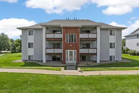 2432 Rushmore Dr, Iowa City, IA 52246