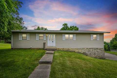 312 Lake View Dr NE, Solon, IA 52333