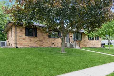 922 Wylde Green Road, Iowa City, IA 52246