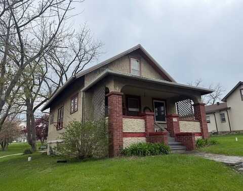 319 E Jackson St, Sigourney, IA 52591