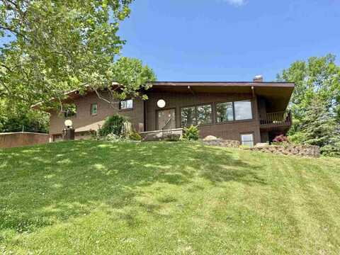 2917 Hwy 22, Muscatine, IA 52761