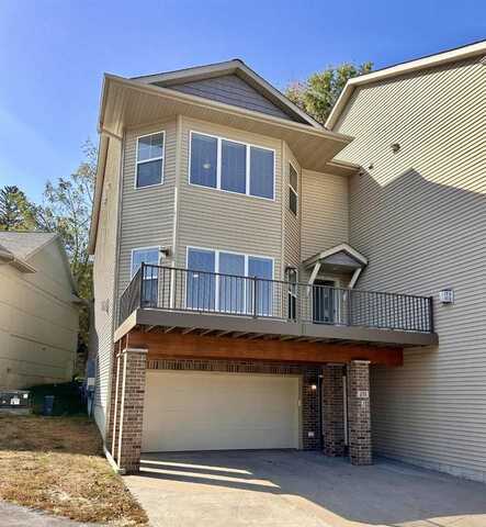 275 Holiday Rd, Coralville, IA 52241