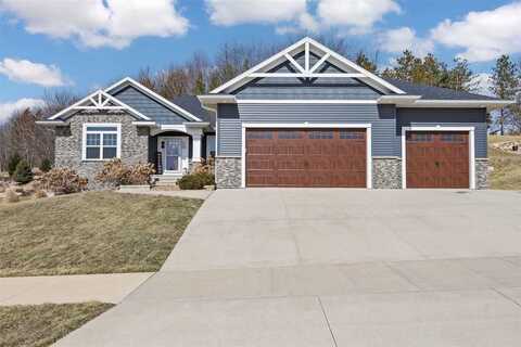 3014 Forrest Meadow Ln, Hiawatha, IA 52233
