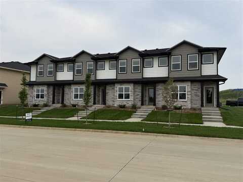 9309 Snowberry Dr SW, Cedar Rapids, IA 52404