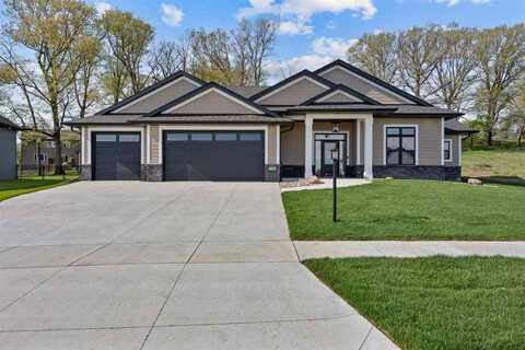 1510 Legend Dr, Tiffin, IA 52340