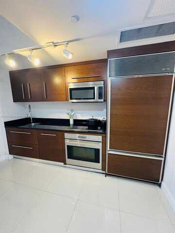 475 Brickell Ave, Miami, FL 33131
