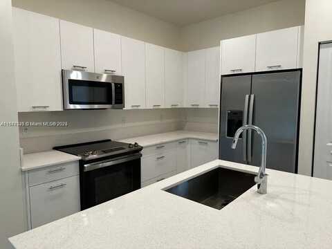 8001 NW 41th St, Doral, FL 33166