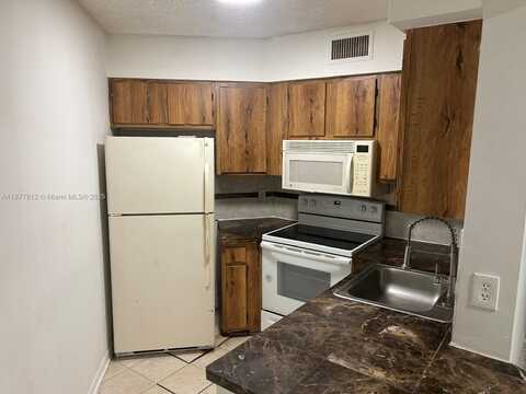 210 Lake Pointe Dr, Oakland Park, FL 33309