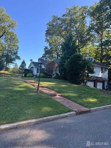22 Edgewood Road, Edison, NJ 08820