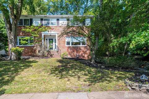 32 Stirling Court, Metuchen, NJ 08840