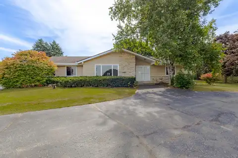 21295 W Winston Ct, New Berlin, WI 53146