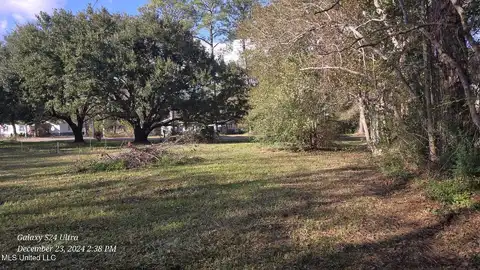 1609 Hastings Road, Gautier, MS 39553