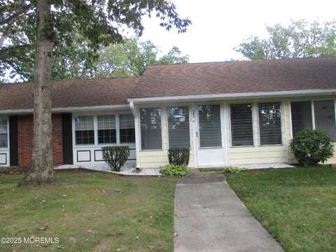 262a Kingston Court, Lakewood, NJ 08701