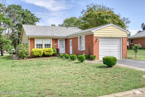 47 Franklin Lane, Whiting, NJ 08759