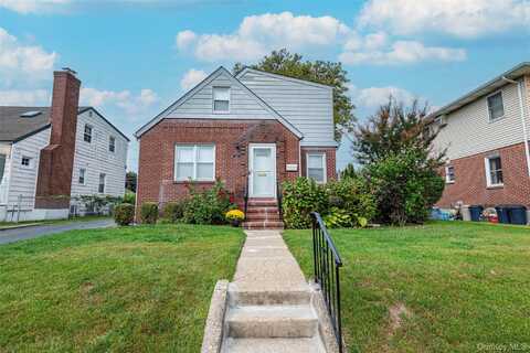 43 Orchid Lane, New Hyde Park, NY 11040