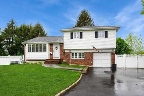 372 Hamilton Place, West Islip, NY 11795