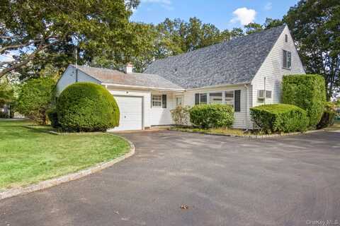 310 Babylon Street, Islip Terrace, NY 11752