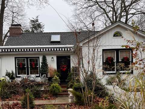 136 Beach Road, Wading River, NY 11792