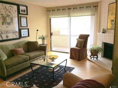 5800 Owensmouth, Woodland Hills, CA 91367