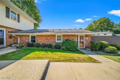 8563 Tanglewood Trail, Chagrin Falls, OH 44023