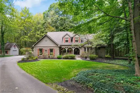 11510 Robin Wood Lane, Chagrin Falls, OH 44023