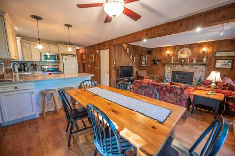 49 West Road, Wilmington, VT 05363