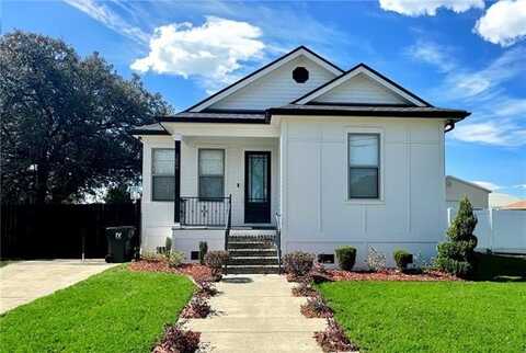 3004 PLAZA Drive, Chalmette, LA 70043