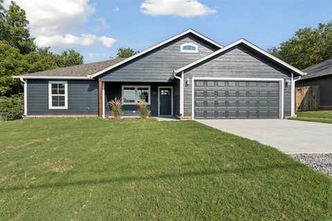 304 N Howey Street, Chouteau, OK 74337