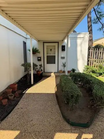 408 Hollyhill Lane, Denton, TX 76205