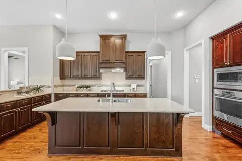 920 Highpoint Way, Roanoke, TX 76262