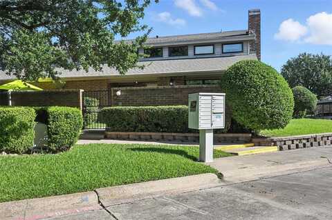 1008 Forest Creek Street, Benbrook, TX 76126