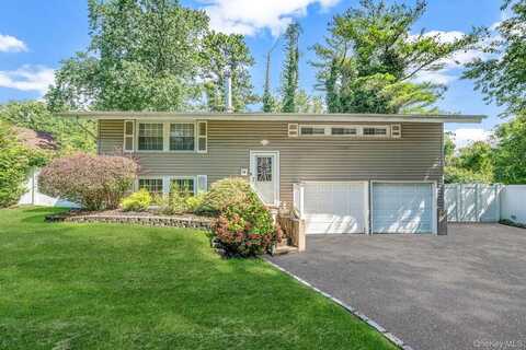 27 Split Cedar Drive, Islandia, NY 11749