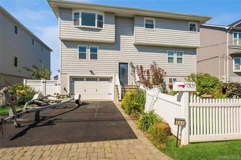 869 Beach Street, Lindenhurst, NY 11757