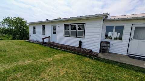 2727 Goldfinch Ave, Exira, IA 50076