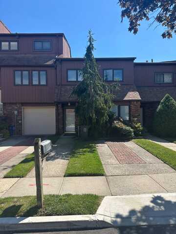 63 Gateway Dr, Staten Island, NY 10304