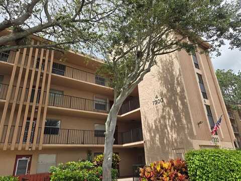 7300 Lake Circle Dr, Margate, FL 33063