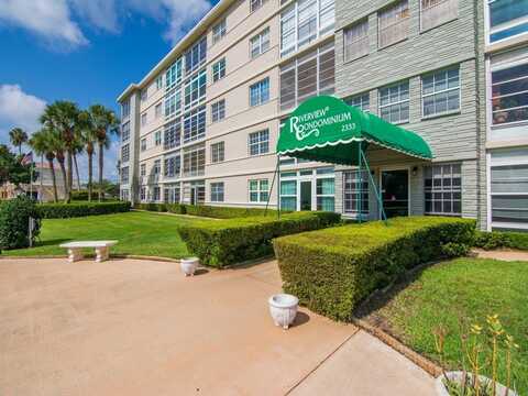 2333 Indian River Boulevard unit: 207, Vero Beach, FL 32960