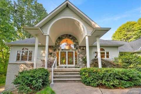 8808 Big Lake Road, Clarkston, MI 48346