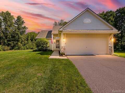 2517 Pine Drive, Wixom, MI 48393