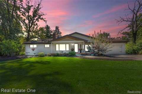 9175 Byromar Lane, Grosse Ile, MI 48138