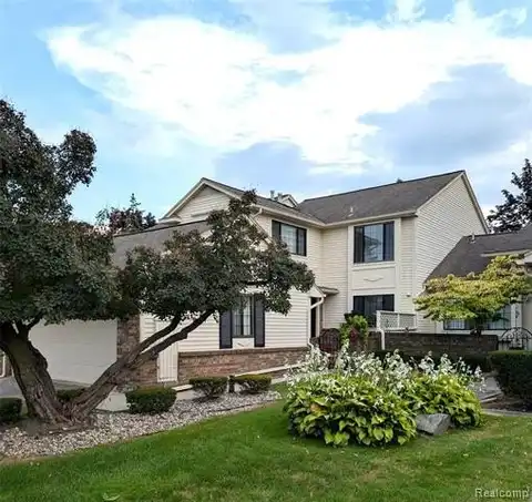 7173 Creeks Crossing, West Bloomfield, MI 48322