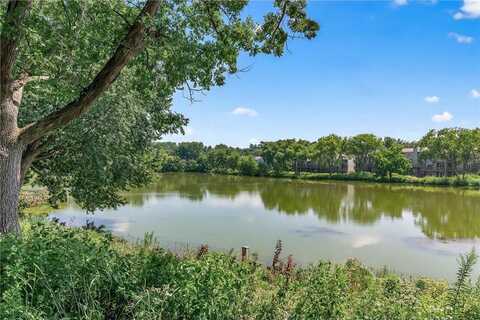 2720 Mackubin Street, Roseville, MN 55113