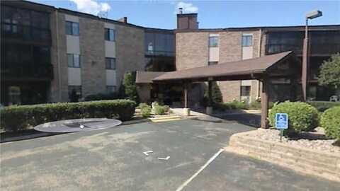 2670 Oxford Street N, Roseville, MN 55113